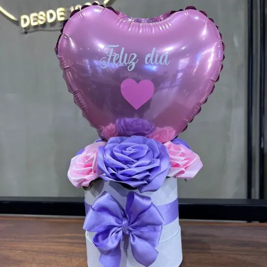 Caja pote white con rosas de raso y globo 